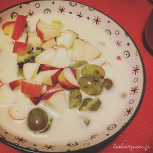 Petit déjeuner du matin (oatmeal, fruits, chiaseeds, soyamilk) runhavefunetc 2015